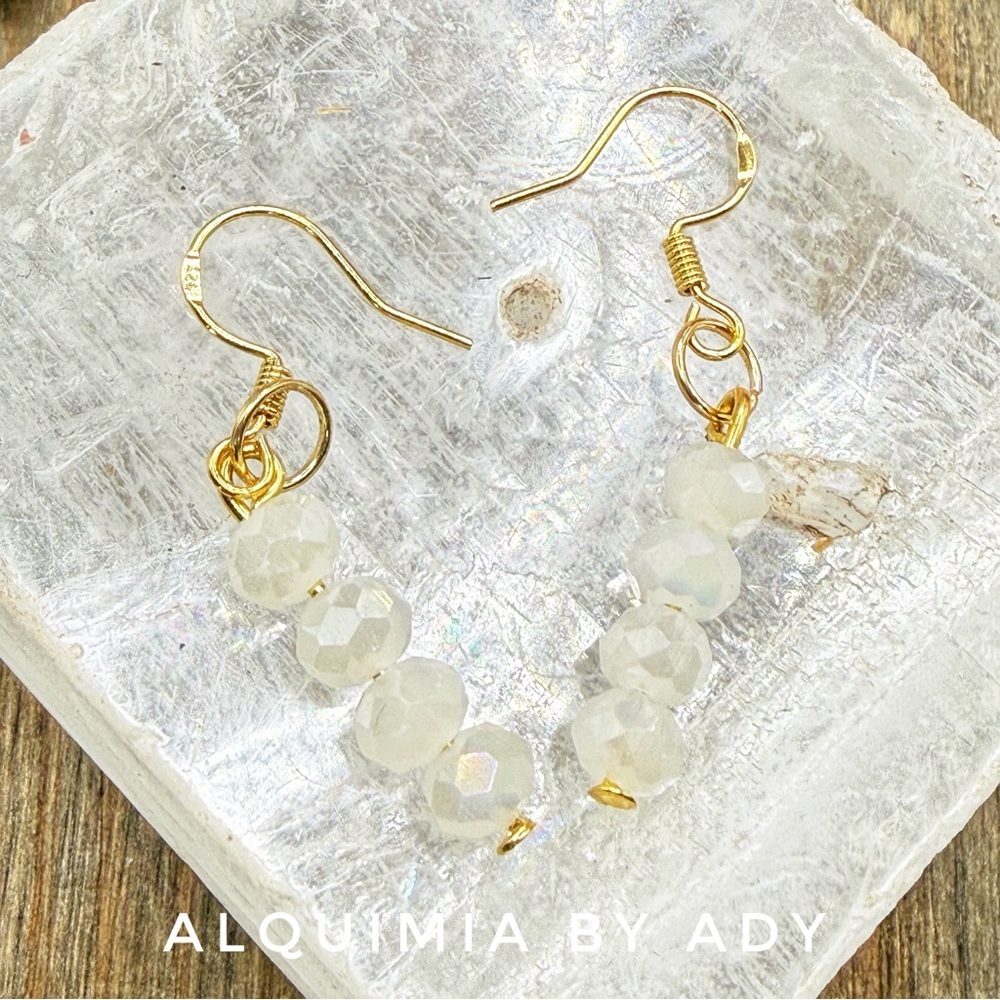 VERMEIL GOLD 925 stamp 🪻Gold and Iridescent White Faceted Bead Drop Earrings